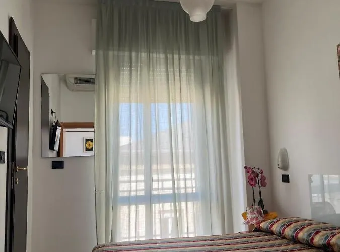 Fellini 3* ريميني